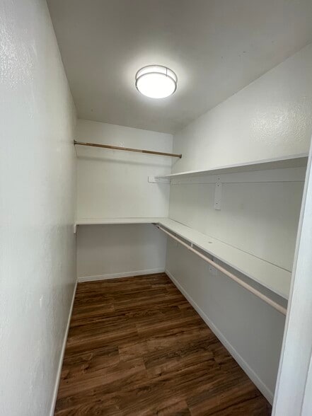 Building Photo - 8545 Midpark Rd