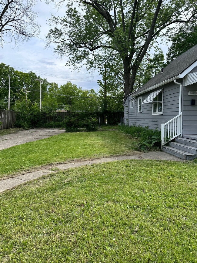 Building Photo - 2 bedroom Home