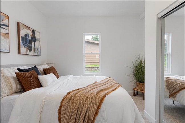 Building Photo - 2 Bed 1 Bath