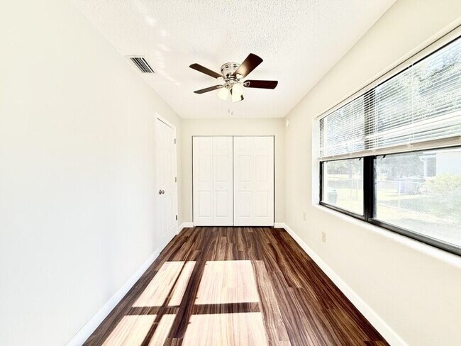 Building Photo - 1221 Jewel Ave