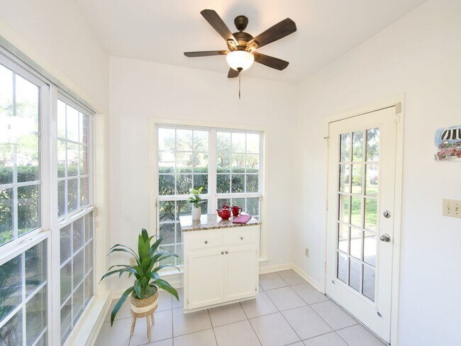 Building Photo - Beautifully Updated Three Bedroom Condo Ne...