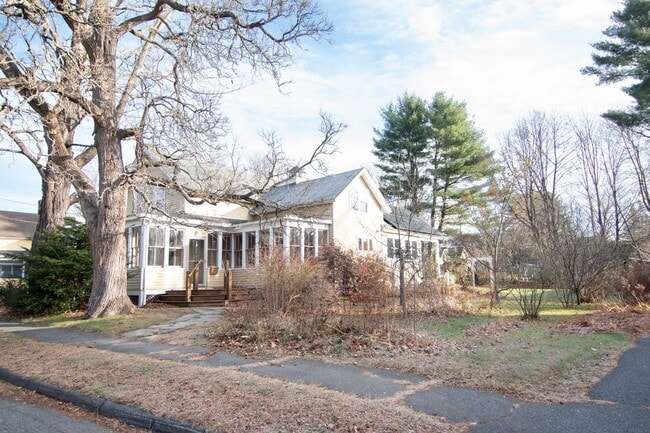 Building Photo - 4 Bedroom house conveniently located in Florence