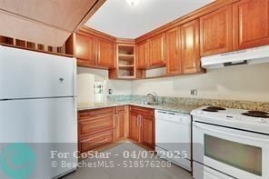 Building Photo - 7897 Golf Cir Dr