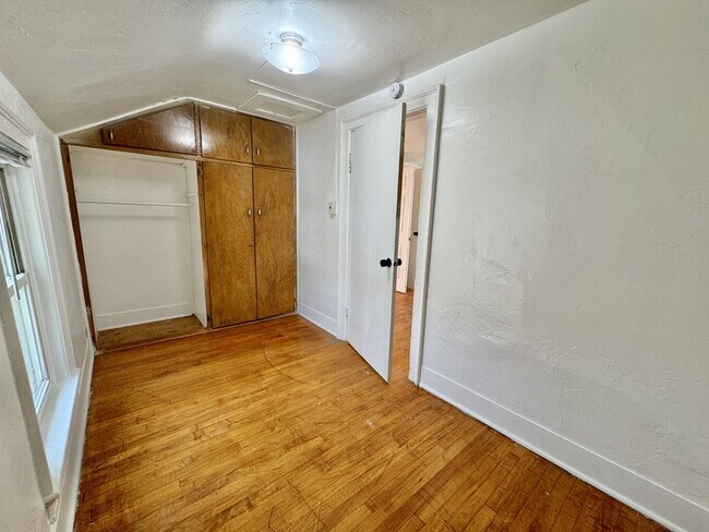 Building Photo - 312 S Chestnut Ave