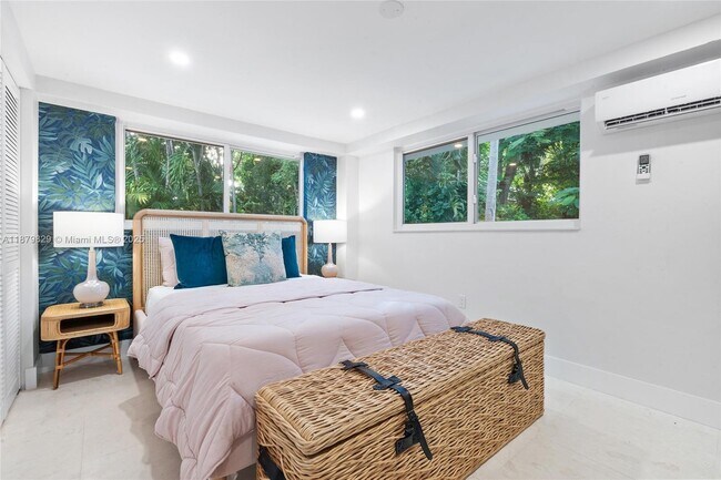 Building Photo - 242 Bougainvillea St