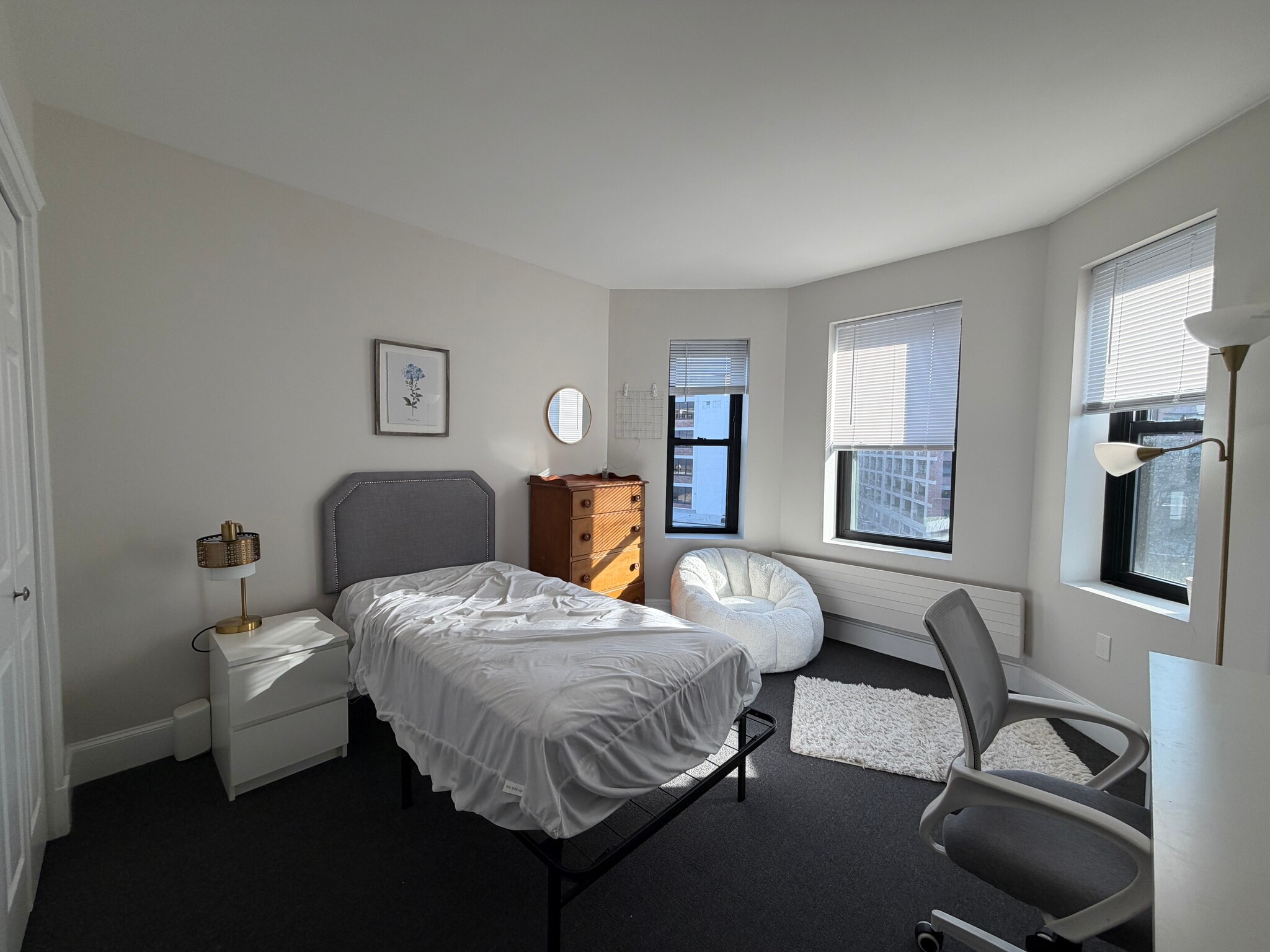 Building Photo - 843 Beacon St