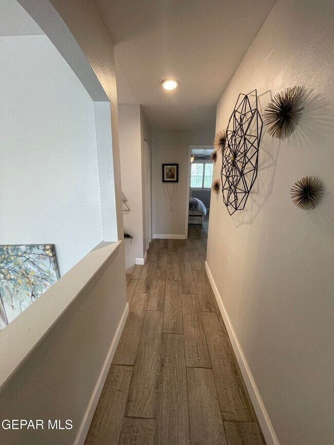 Building Photo - 10024 Fenway Dr