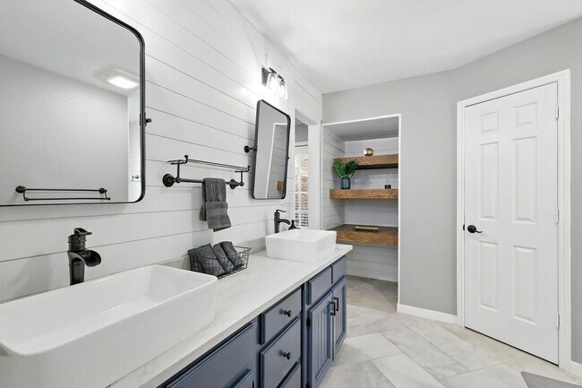 Building Photo - 749 Western Trail