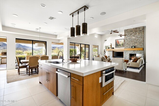 Building Photo - 9894 E Miramonte Dr