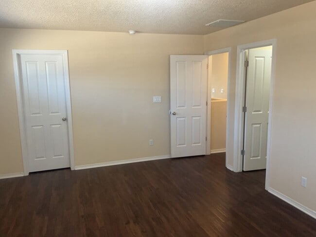 Building Photo - 3635 Buckskin Loop NE