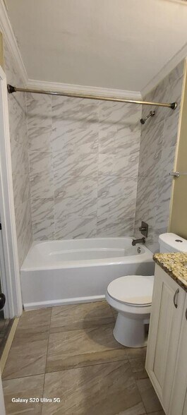 Building Photo - 1048 Falling Water Dr SE