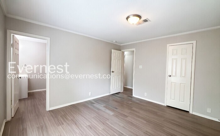 Building Photo - 11711 Greenglen Dr
