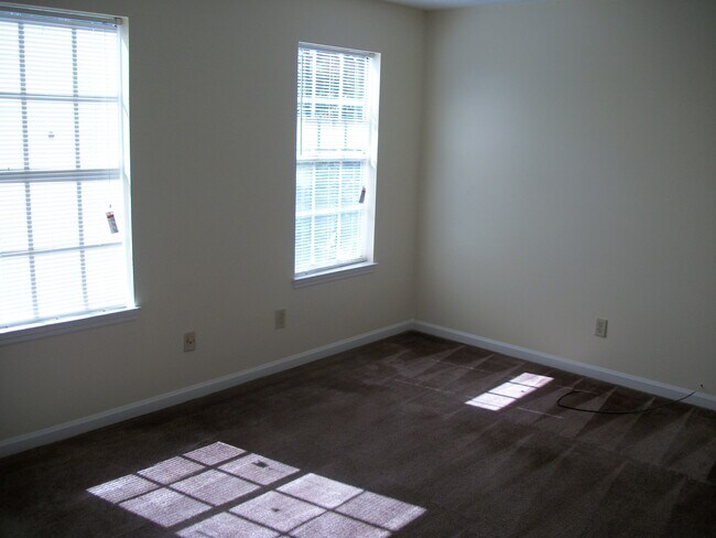 Building Photo - 5979 Eton Ct