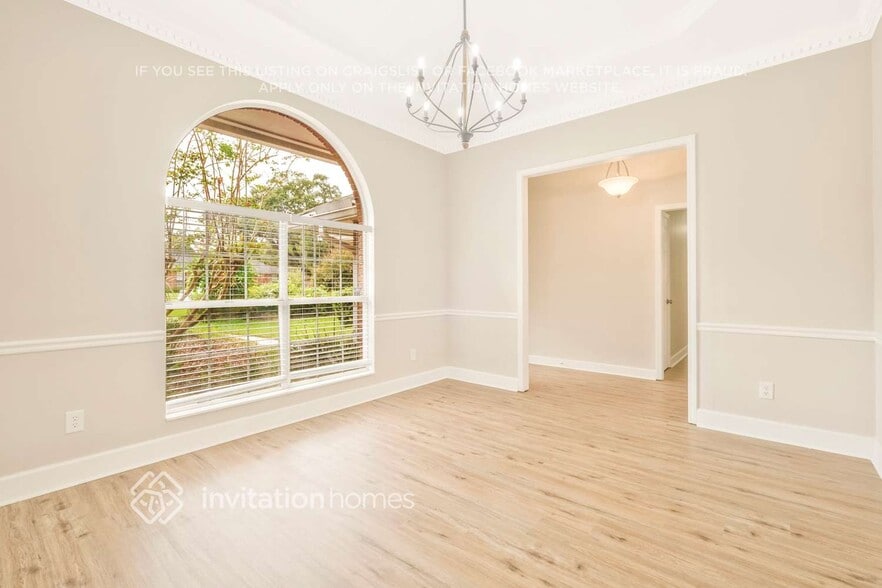 Building Photo - 2241 Staggerbush Dr