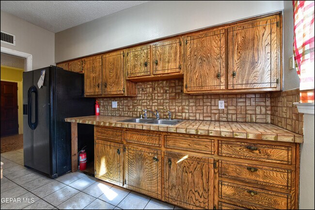 Building Photo - 5108 Paris Ave