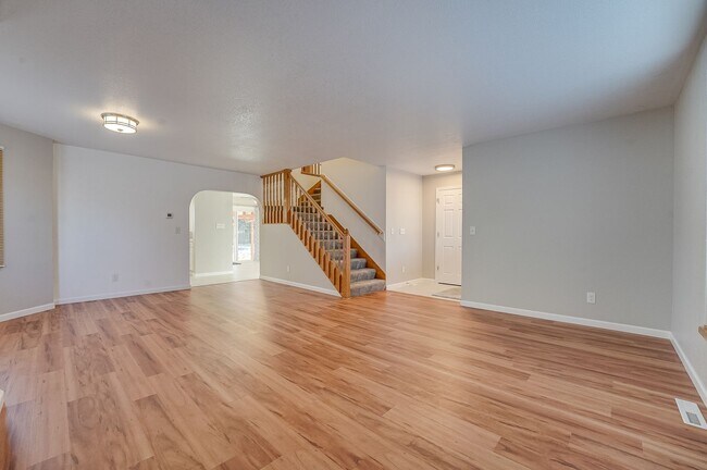 Building Photo - Beautiful 4 bed, 3.5 bath Home in Fort Collins Dakota Ridge Neighborhood