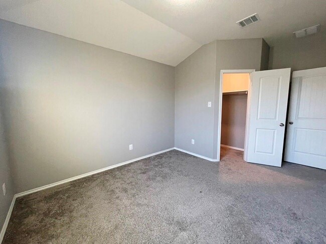 Building Photo - 16612 Brogan Ln