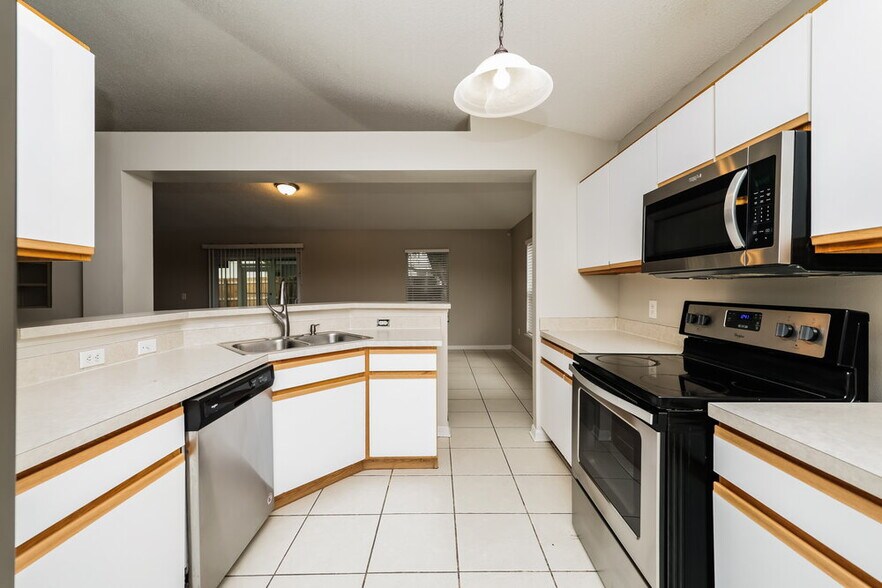 Building Photo - 12814 Lake Vista Dr