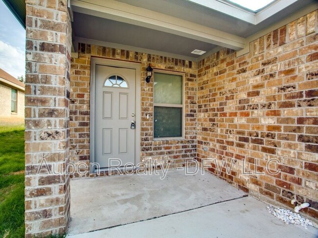 Building Photo - 8010 Doreen Ave