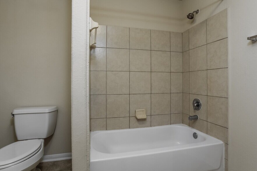 Building Photo - 14807 Waverly Hill Ln