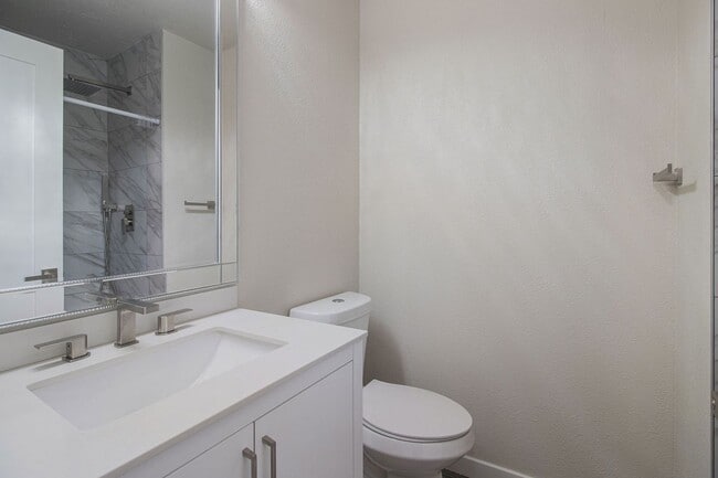 Building Photo - Stunning Greenwood Village Remodel!