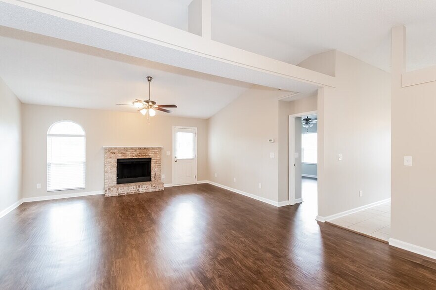 Building Photo - 2115 Orangewood St