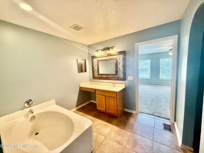 Building Photo - 76466 Longleaf Loop