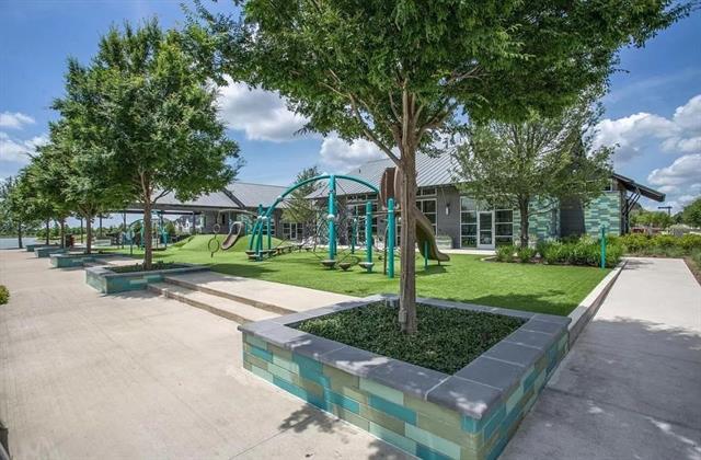 Building Photo - 908 Lamp Post Ln