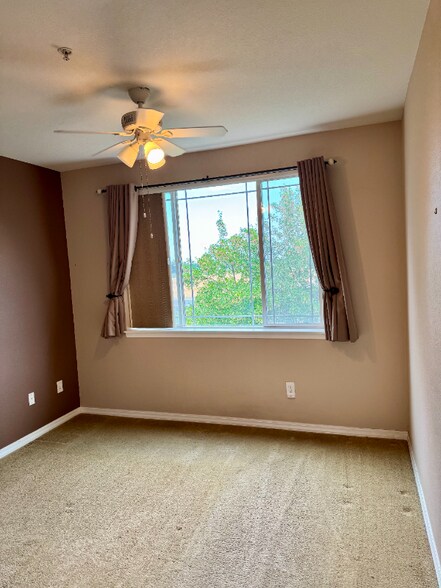 Building Photo - 804 Summer Hawk Dr