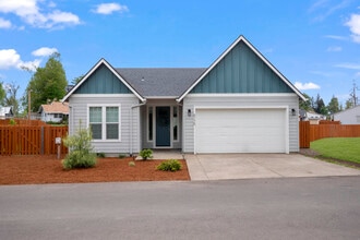 Building Photo - 5175 Parkway Dr NE