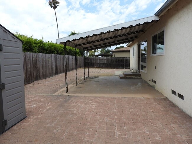 Building Photo - 3 Bedroom House in quiet neighborhood
