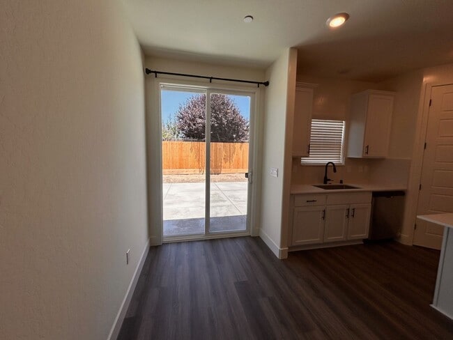 Building Photo - Beautiful Brand New home for rent in Visalia!