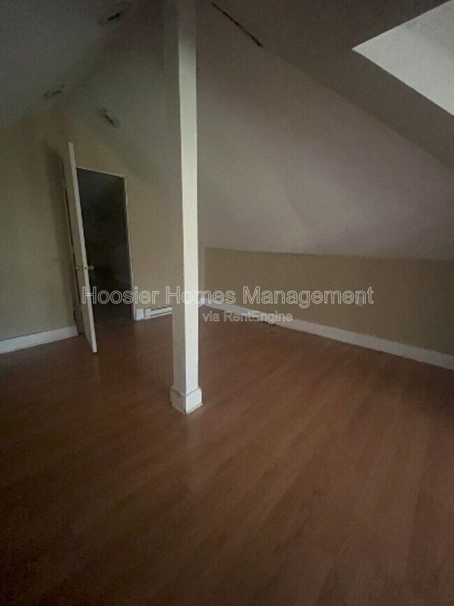 Building Photo - 1065 W 33rd St