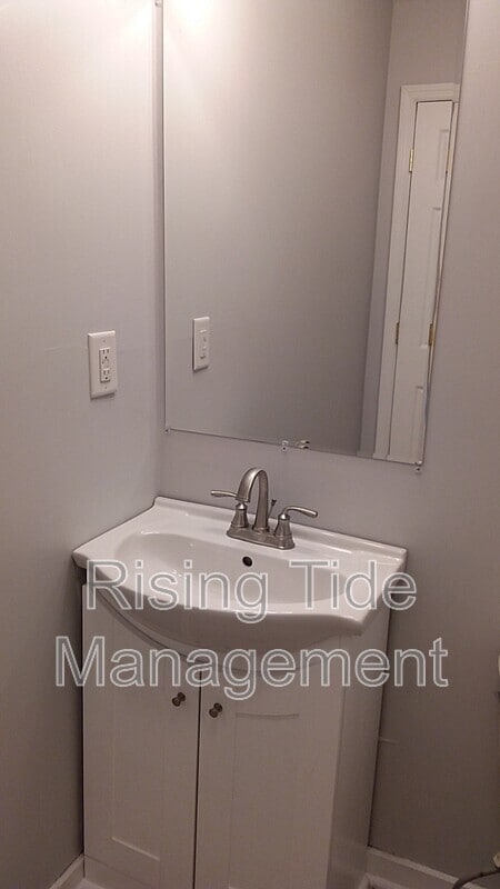 Building Photo - 5129 Highland Ave