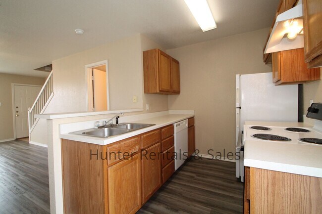 Building Photo - Charming Killeen Towhhouse
