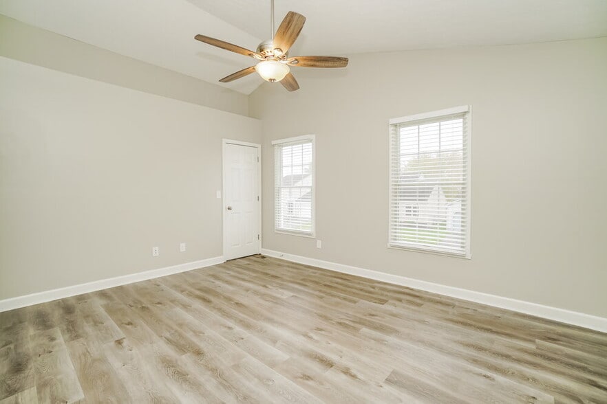 Building Photo - 5800 Chase Run