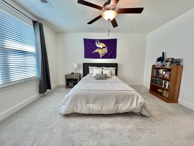Building Photo - 3 Bed, 2.5 Bath Townhome w/ 1 Car Garage