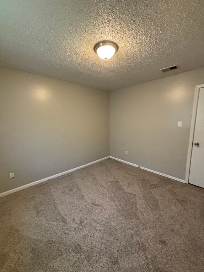 Building Photo - 27 Chalet St