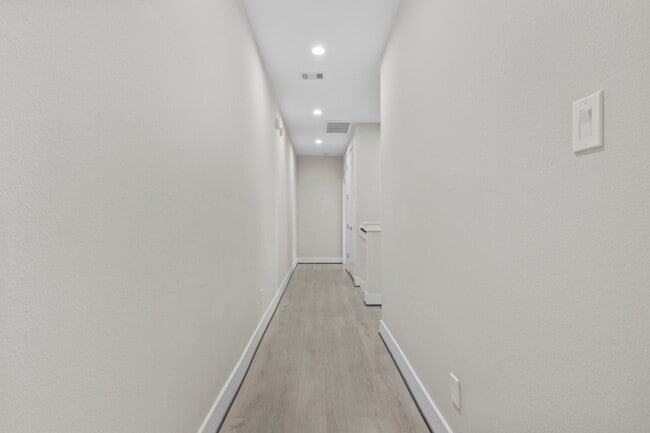 Building Photo - 861 Prosper St