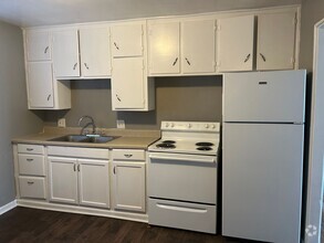 Building Photo - Forest Court Apartment Homes