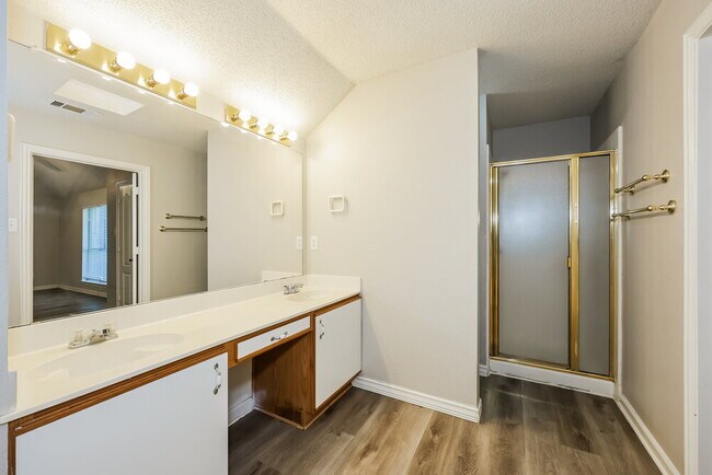 Building Photo - 5017 Eastcreek Dr