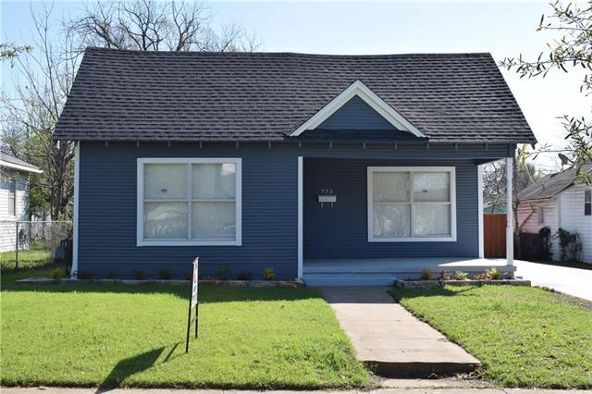 Building Photo - 722 S Winnetka Ave