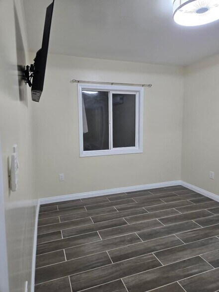 Bedroom - 2722 W 73rd St