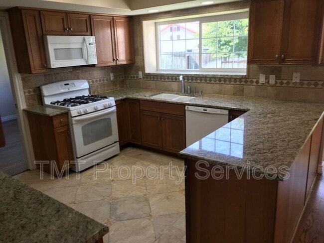 Building Photo - 485 Meadowbrook Dr