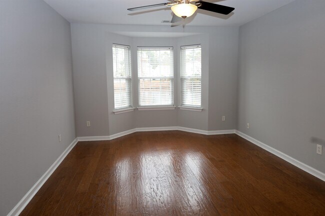 Building Photo - 698 Pepperbush Dr