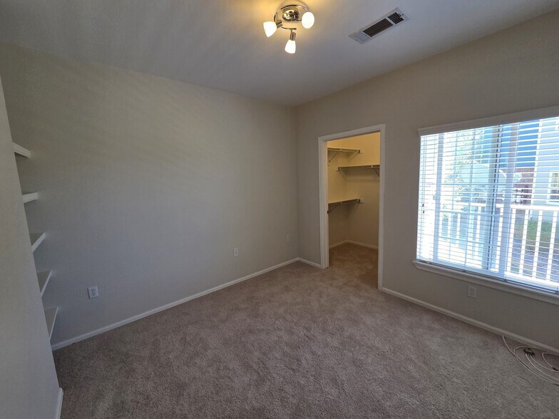 Building Photo - 2682 S Cathay Way