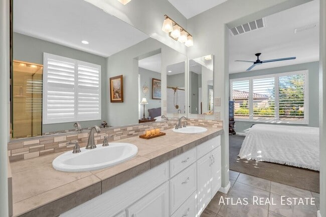 Building Photo - 16961 W Holly St