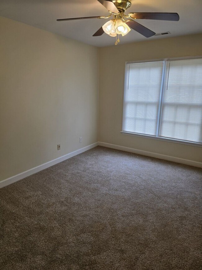 Building Photo - Residential Home Located in Vermillion wit...