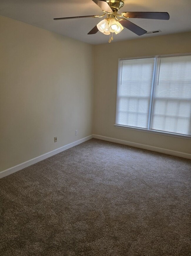 Building Photo - Residential Home Located in Vermillion with 3BR/2.5BA