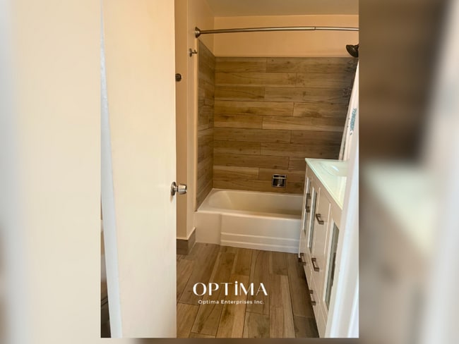 Building Photo - Beautiful Single-Family Home with Modern Comforts